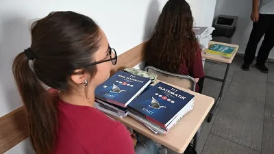 Kemer Belediye Başkanı Necati Topaloğlu'nun “Eğitim varsa gelecek var” sloganı