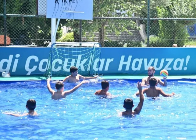Manisa Büyükşehir Belediyesi, sosyal belediyecilik anlayışı ile hizmetlerine devam ediyor.