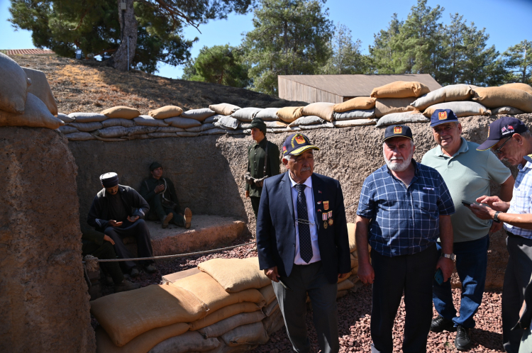 manisali-gazi-ve-sehit-aileleri-canakkalede-tarihi-anlari-yasadi