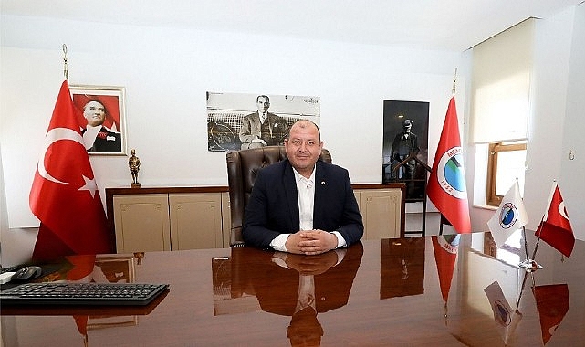 Menderes Belediyesi, ilçede ikamet eden ilkokul ve ortaokul öğrencilerine kırtasiye