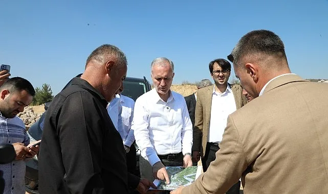 İnegöl Belediyesi’nin yapımını sürdürdüğü Millet Bahçesinde altyapı çalışmaları devam ediyor.