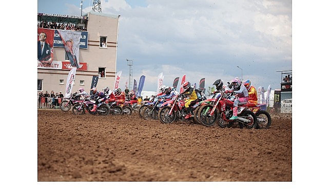 Afyonkarahisar’da düzenlenen Dünya Motokros Şampiyonası’nın 18. ayağı MXGP Türkiye’de ilk gün