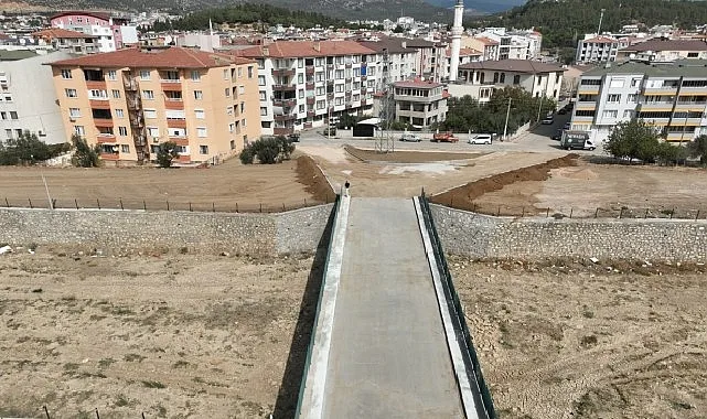 Edremit Belediyesi, kent genelinde vatandaşlara daha konforlu ulaşım sağlamak amacıyla