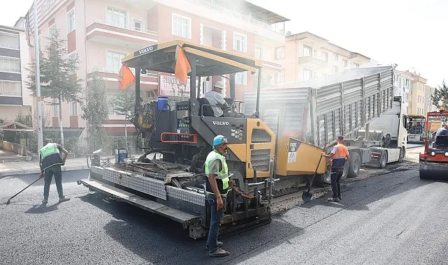 Nevşehir Belediye Başkanı Rasim Arı, belediye ekiplerinin çalışma alanlarında incelemelerde