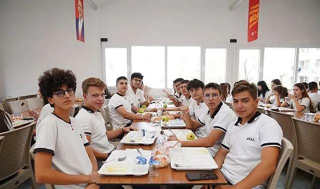 Ayvalık Belediyesi’nin büyük ilgi gören Öğrenci Kent Lokantaları, 2025-2026 eğitim