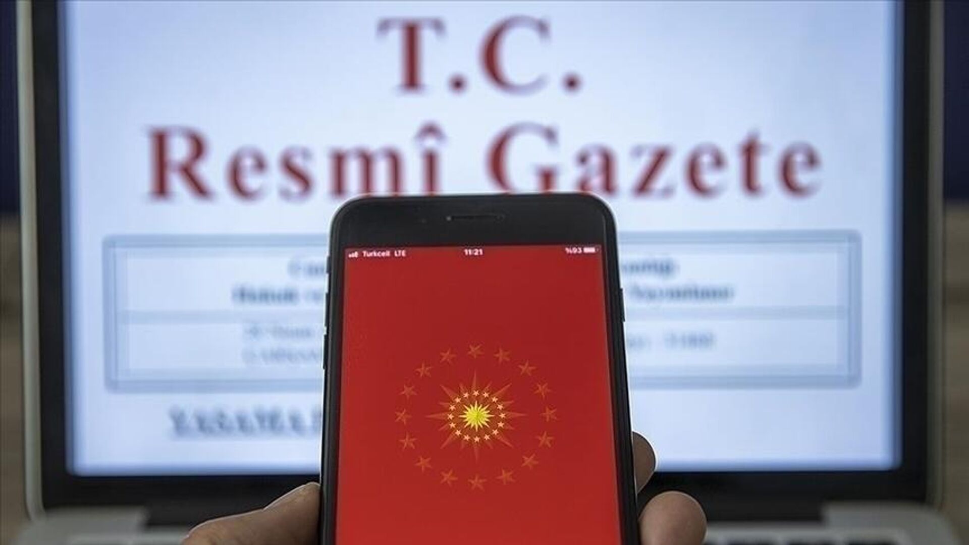 Türkiye'de ekonominin 'üç yıllık yol haritası' olarak değerlendirilen Orta Vadeli