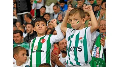 Osmangazi Belediyesi tarafından biletleri karşılanan çocuklar, Bursaspor’un Isparta 32 Spor