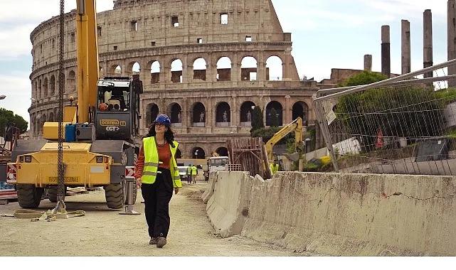 Roma sokaklarının altında olağanüstü bir maceraya çıkarak; devasa bir metro