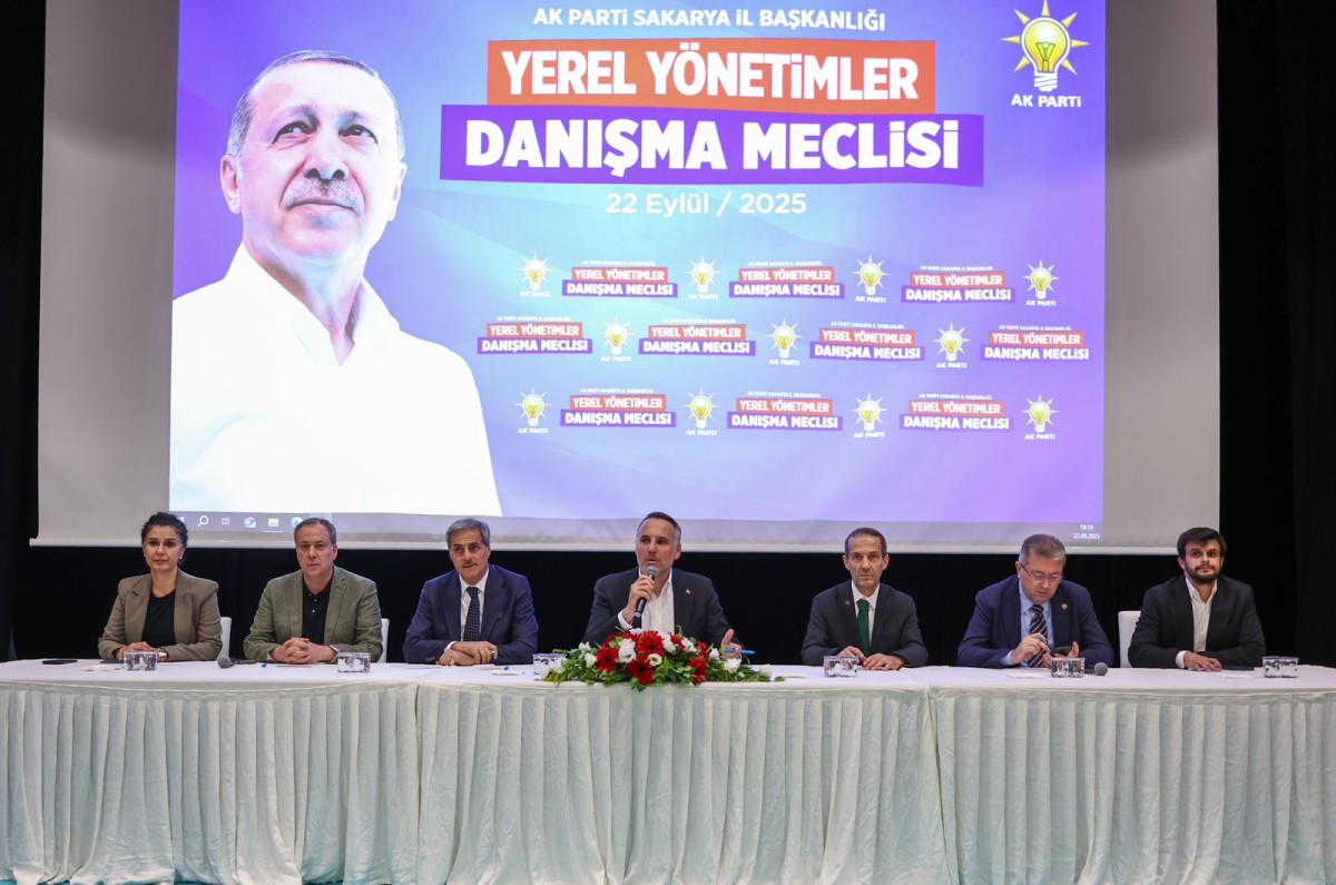 Sakarya Büyükşehir Belediye Başkanı Yusuf Alemdar, AK Parti İl Başkanlığı’nın