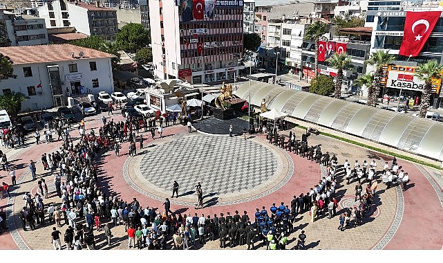 İzmir'in ve Menemen'in kurtuluşunun 103. yıl dönümü, Menemen Cumhuriyet Meydanı'nda