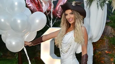 Model ve eski Türkiye güzellerinden Simge Tertemiz, 38. yaş gününü