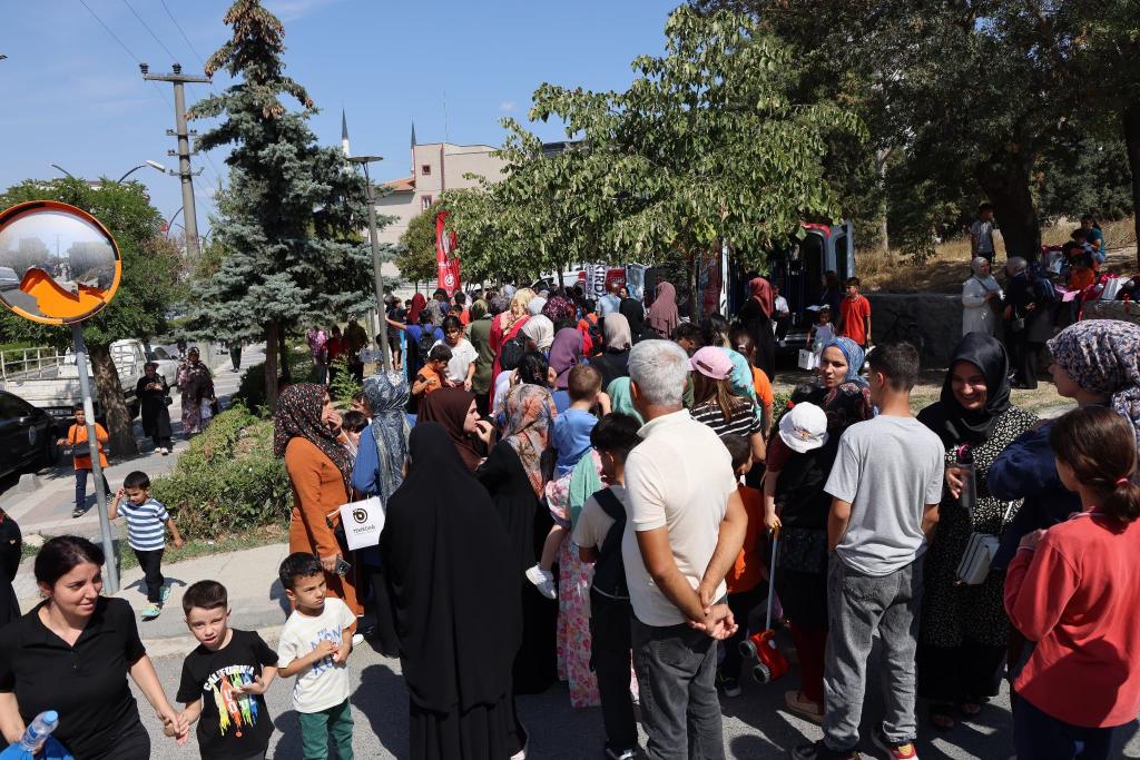 Tekirdağ Büyükşehir Belediyesi, il genelindeki dezavantajlı bölgelerdeki 3 bin ilkokul