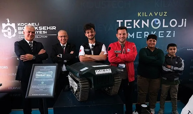Kılavuz Teknoloji Merkezi takımlarının geleceği kodlayan, gökyüzünü tasarlayan ve yenilikleri