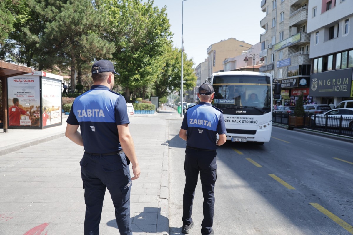Nevşehir Belediyesi Zabıta Müdürlüğü ekipleri, şehir merkezindeki toplu taşıma araçlarında