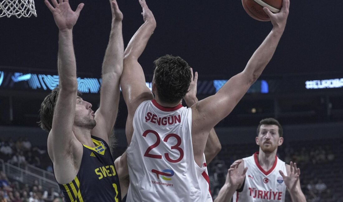 Avrupa Basketbol Şampiyonası’nda son 16 turunda İsveç’i 85-79 yenen Türkiye,