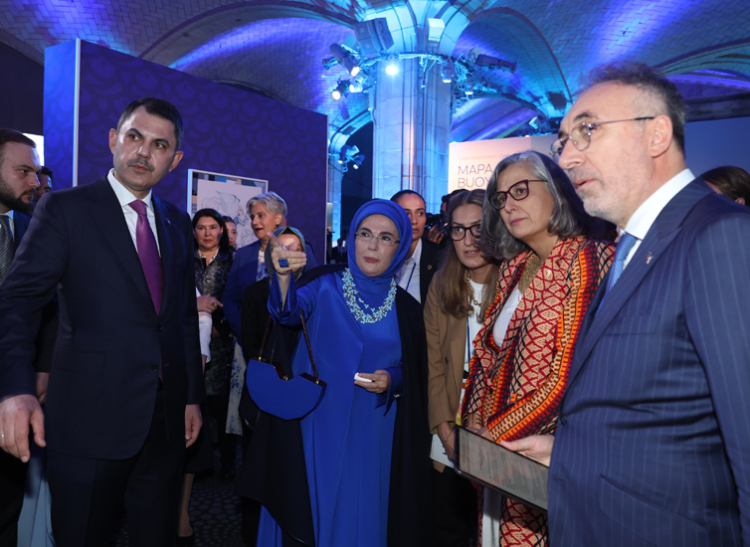 turkiyenin-sifir-atik-mavi--damla-damla-sergisi-new-yorkta-ilgi-goruyor-engazete