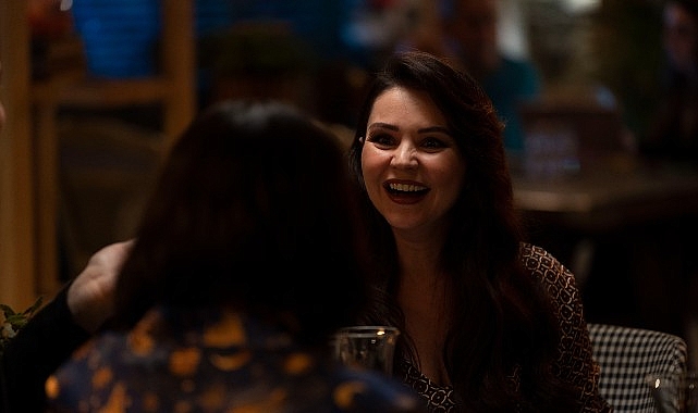 Yapımını Z Medya, yapımcılığını Elif Yakarçelik’in üstlendiği ve TOD STUDIOS imzalı dizinin yönetmen koltuğunda Arif