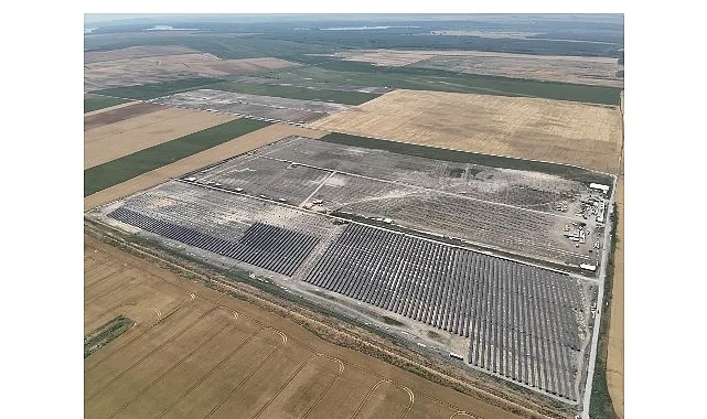 Yenilenebilir enerji alanında global bir yatırımcı olan YEO Teknoloji, iştiraki DEFIC Globe aracılığıyla Avrupa’nın temiz enerji dönüşümünü