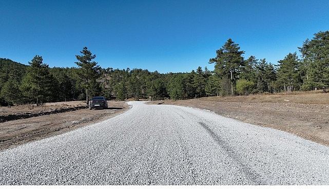 Manisa’nın Gördes ilçesi ile Balıkesir’in Sındırgı ilçesini birbirine bağlayan yol,