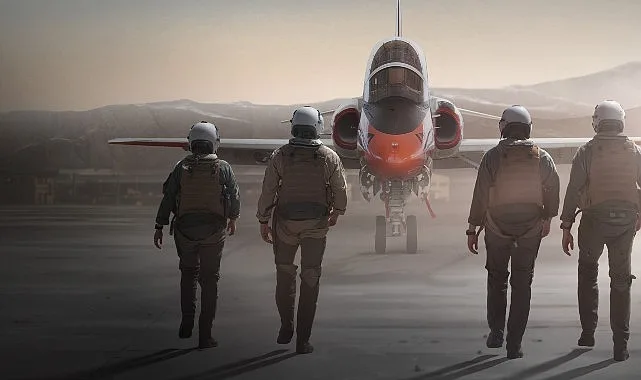 ABD Donanması’nın en zorlu savaş pilotu okulunun rekabetçi dünyasında, yalnızca