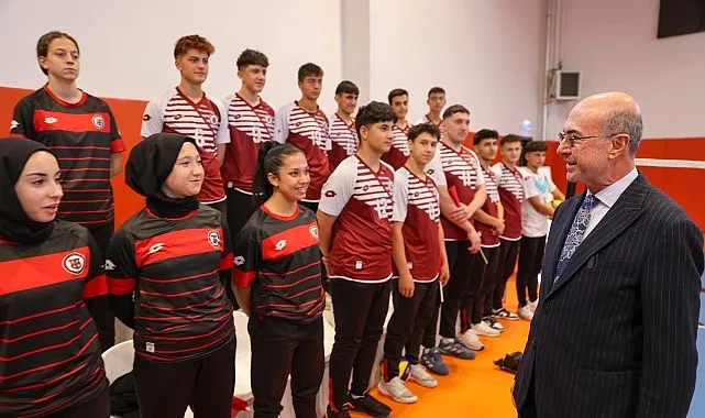 Eğitim ve spor alanındaki yatırımlarıyla Türkiye’de örnek işlere imza atan