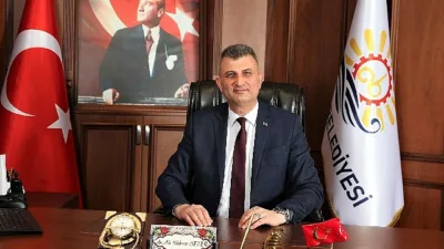 Gölcük Belediye Başkanı Ali Yıldırım Sezer, Cumhuriyetimizin ilanının 102. yıl