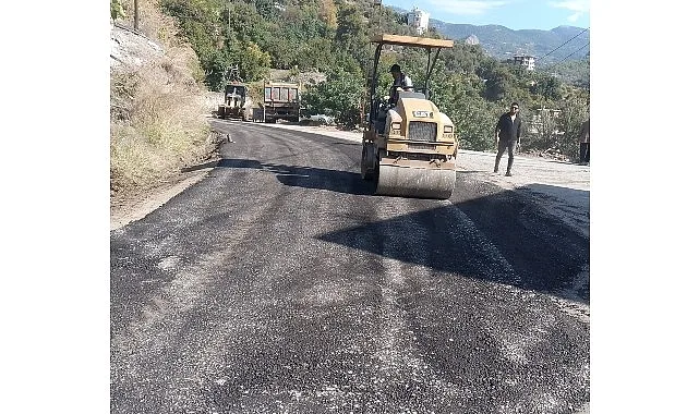 Antalya Büyükşehir Belediyesi, Alanya’nın kırsal mahalle yollarını kışa hazırlama çalışmalarını