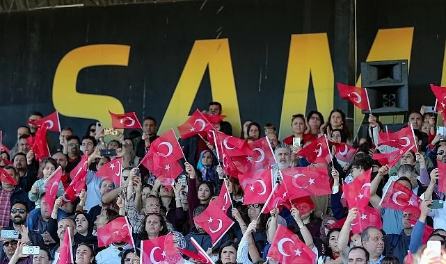 Cumhuriyetin 102. yılı, Aliağa’da büyük bir gurur ve coşkuyla kutlanıyor.