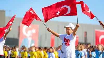 Aliağa, Cumhuriyetin 102. yıl dönümünü büyük bir coşkuyla kutlamaya hazırlanıyor.