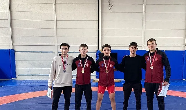 Aliağa’nın genç güreşçileri İzmir İl Müsabakalarında Gençler A kategorisinde 4