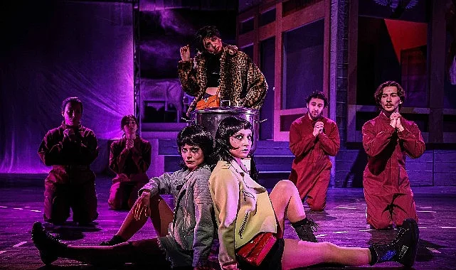 Uzun yıllardır şehirdeki sanat yaşamına sağladığı katkıyla ve köklü tiyatro