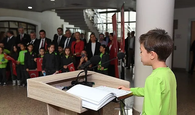 Kalpleri Atatürk sevgisiyle dolu çocukların Osmangazi Belediyesi’nin hizmete açtığı kütüphanelere