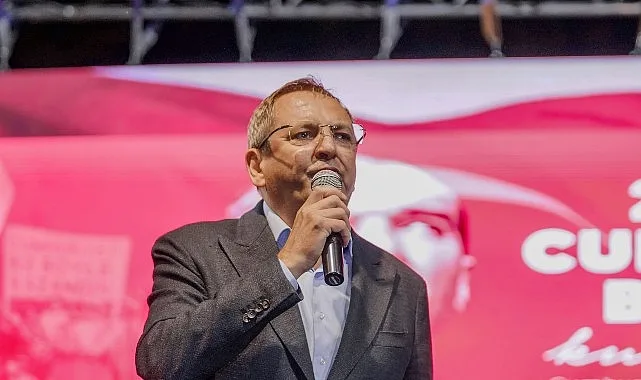 Cumhuriyet’in 102. yılı, Ayvalık’ta binlerce vatandaşın katılımıyla büyük bir coşkuyla