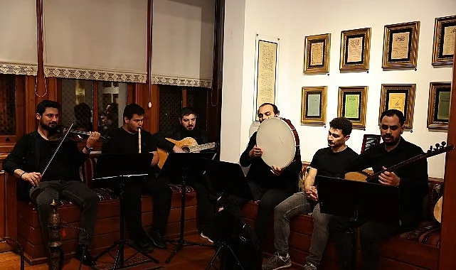 Bağcılar Belediyesi’nde görev yapan 5 personel, kurdukları "Beyefendiler "ile müzik
