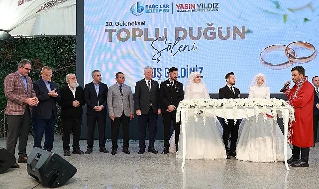 Bağcılar Belediyesi'nce bu sene 30'uncusu düzenlenen toplu düğün şöleninde 8 çift