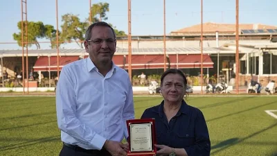 Ayvalık Belediye Başkanı Mesut Ergin, Sarı Zeybek Spor Tesisleri’nde düzenlenen