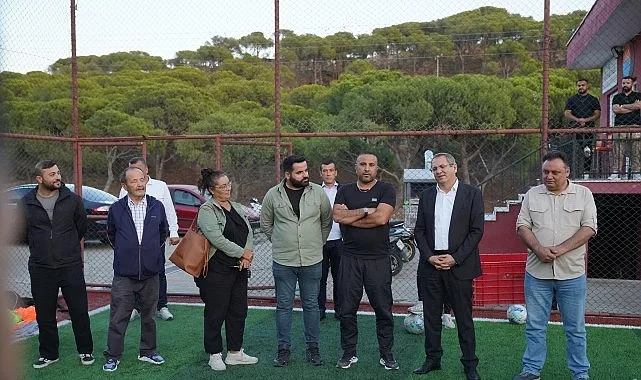 Ayvalık Belediye Başkanı Mesut Ergin, yeni sezona hazırlanan Yeni Mahallespor’un