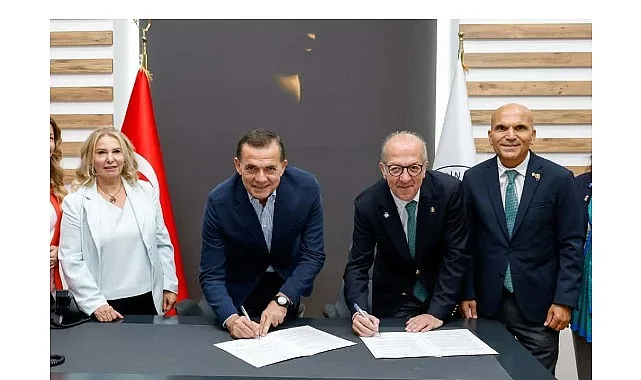 Mersin Yenişehir Belediye Başkanı Abdullah Özyiğit ve Rotary 2430. Bölge