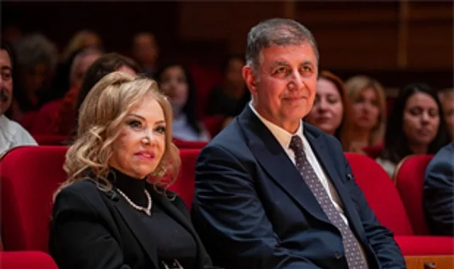 Bizimizmir Homeros Ödülleri töreninde konuşan İzmir Büyükşehir Belediye Başkanı Dr.