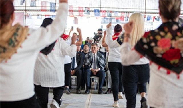 İzmir Büyükşehir Belediyesi, Cumhuriyet Bayramı’nın 102’nci yılı kapsamında farklı ilçelerde