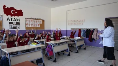 Bayraklı Belediyesi, çocuklarda hijyen bilincini artırmak amacıyla yürüttüğü “Sağlık Elde