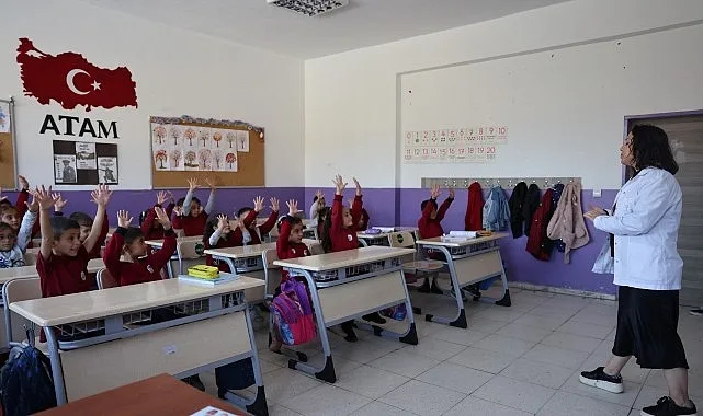 Bayraklı Belediyesi, çocuklarda hijyen bilincini artırmak amacıyla yürüttüğü “Sağlık Elde