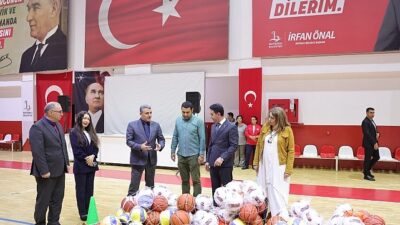 Bayraklı Belediyesi, ilçedeki ilkokul, ortaokul ve lise düzeyindeki okulların spor