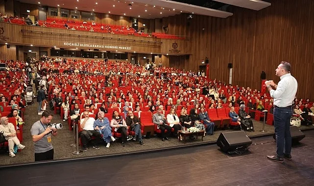 Psikolog Beyhan Budak, Kocaeli Kitap Fuarı’nda “Geçmişin Yüklerinden Kurtulmak” başlıklı