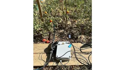 İstanbul Bilgi Üniversitesi Elektrik-Elektronik Mühendisliği Bölümü öğrencileri Umut Kalay ve