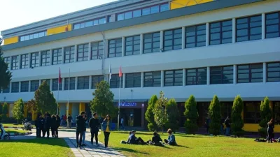 Türkiye’nin en büyük üniversite kütüphanelerinden biri olan Ege Üniversitesi Merkez