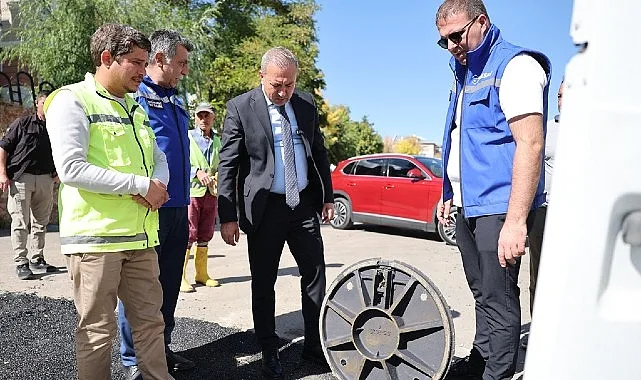 Şehrin altyapısını modern teknolojiyle denetleyen Sivas Belediyesi ekipleri, Birlik Caddesi’nde