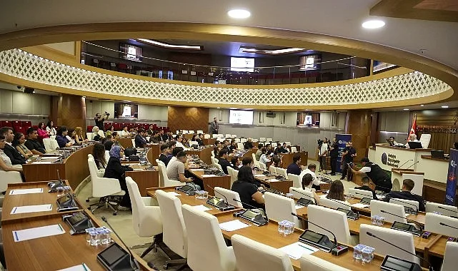 Antalya Büyükşehir Belediyesi Başkan Vekili Büşra Özdemir, Büyükşehir Belediyesi Gençlik