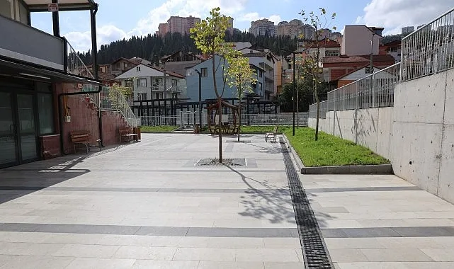Kocaeli Büyükşehir Belediyesi’nin titizlikle gerçekleştirdiği meydan düzenlemesiyle İzmit Başaran Camii