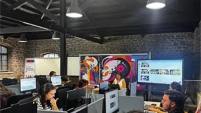 İzmir Büyükşehir Belediyesi, gençlerin dijital dönüşüm süreçlerine katkı sağlamaya devam